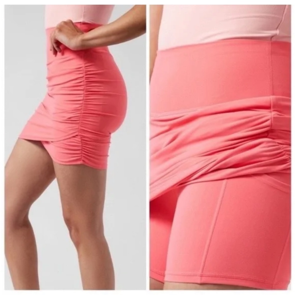 NWT Athleta Transcend Skort
Ultra-lightweight for a barely-there feeling.